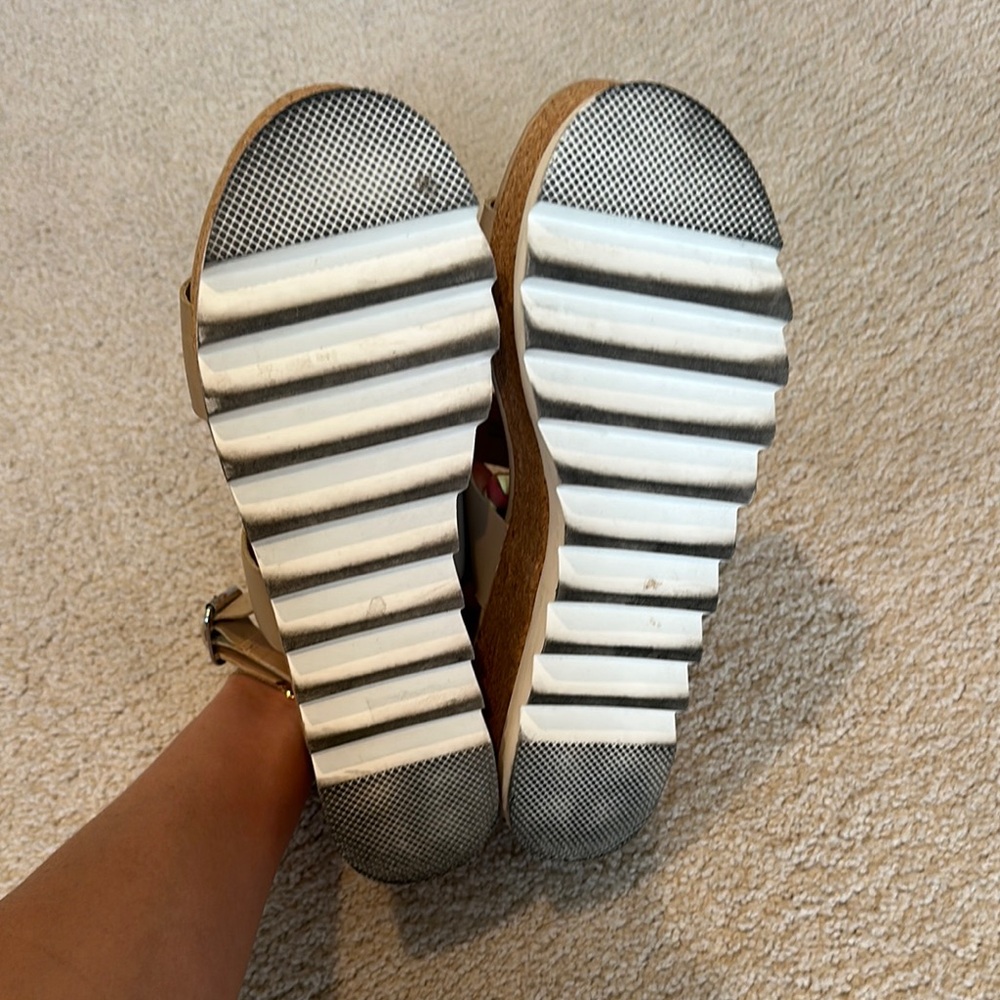 Steve Madden Women's Tan Platform Sandals - Picture 8 of 9